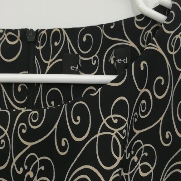 🖤Spiral Black Dress - Picture 2 of 8